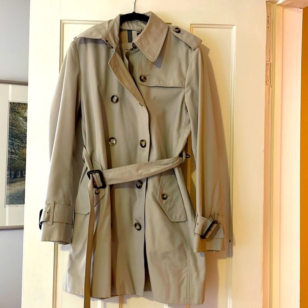 BURBERRY half trench- like new! Short Chelsea Trench